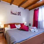 Apartman Maja *