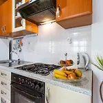 Maja Apartman *