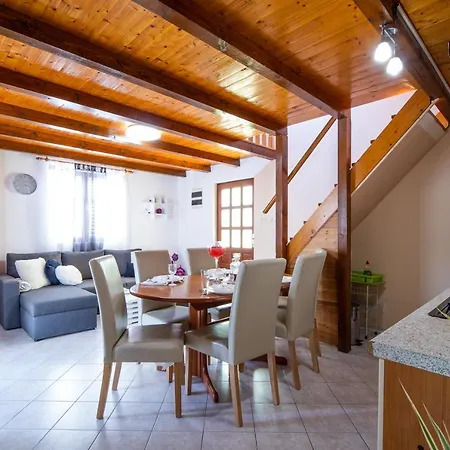 Apartment Maja *