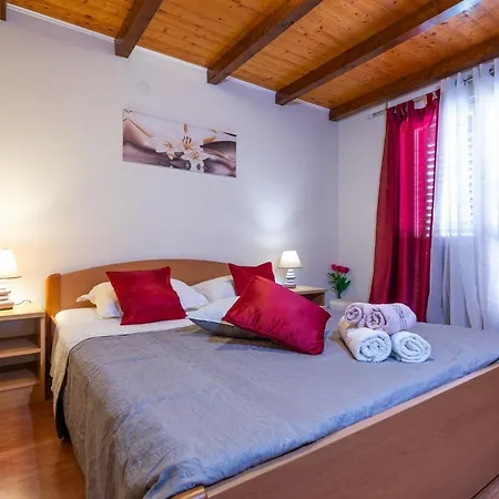Apartment Maja *