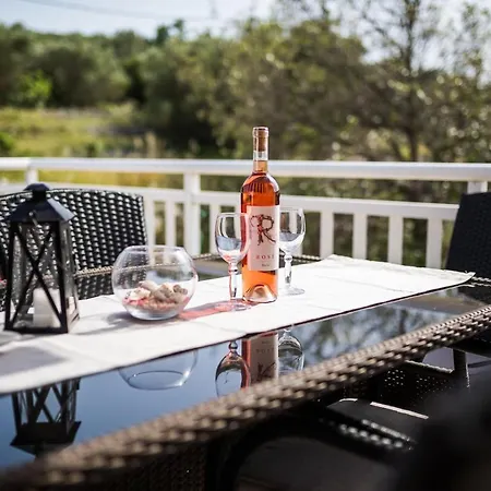 Maja Daire Vela Luka