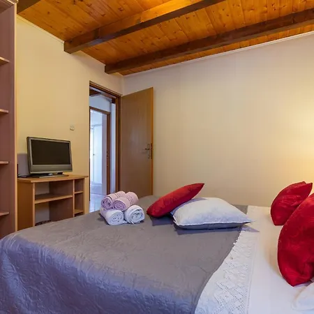 Maja Apartman *